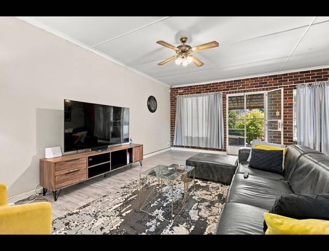 3 BEDROOM HOUSE FOR SALE IN PRESTBURY